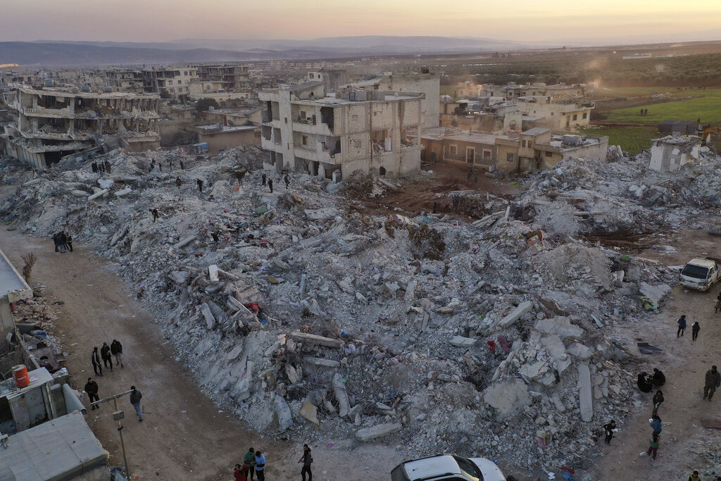 Siria: Israele bombarda Tartus provocando un terremoto