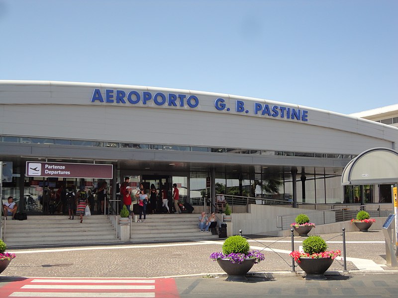 Ciampino: incendio doloso all’aeroporto. Sospeso traffico aereo e fermato un sospettato
