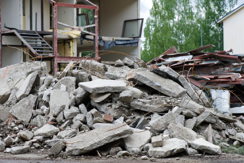 Bari: crolla una palazzina. Ritrovata viva un’anziana tra le macerie