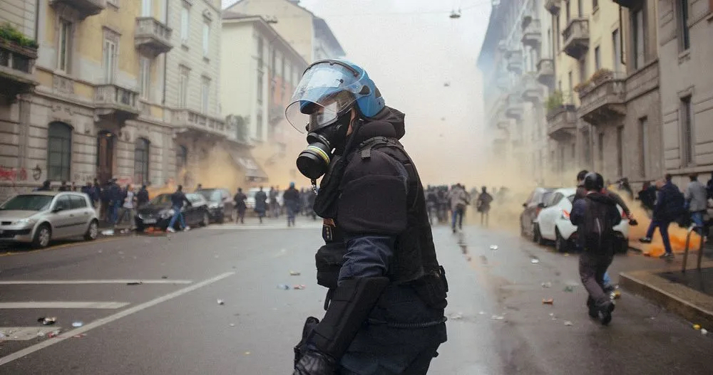 Decreto sicurezza: Governo pone la fiducia. Scontri a Roma