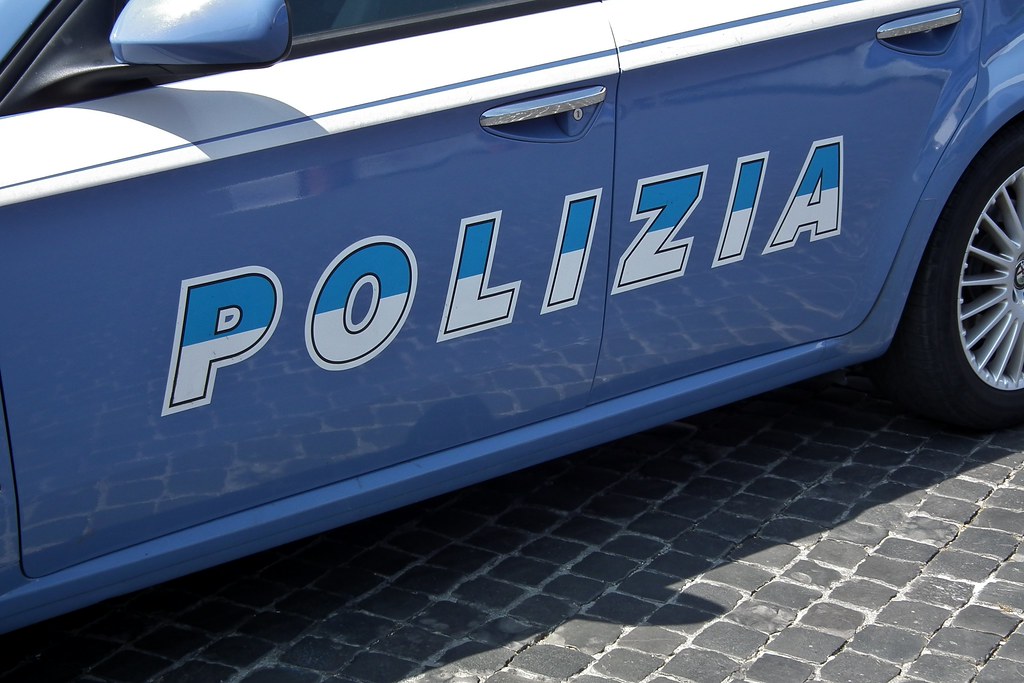 Napoli, 25enne uccide la sorella a coltellate e mostra il corpo alla mamma in videochiamata