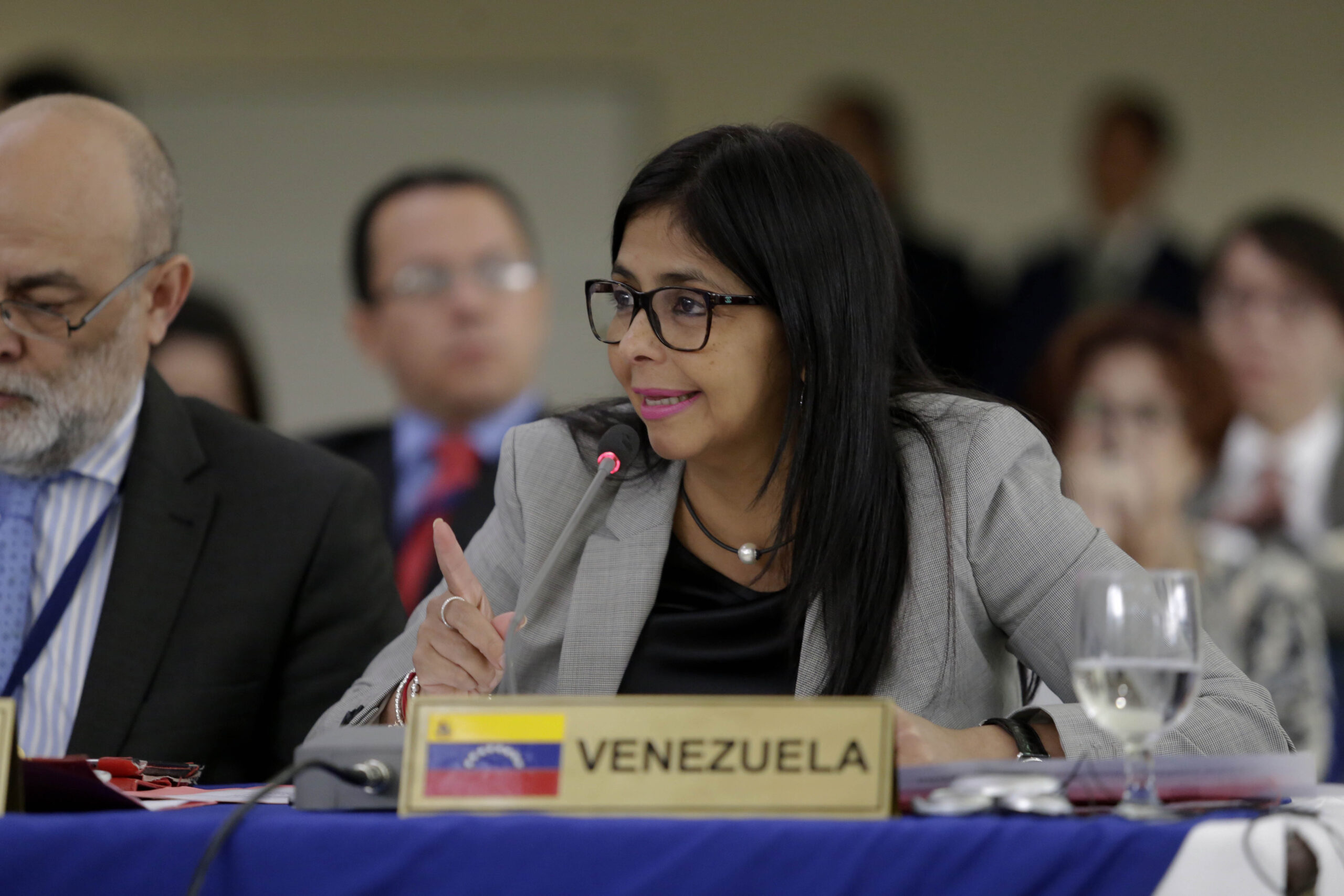 Venezuela: Rodriguez consegna onorificenza ai soccorritori italiani