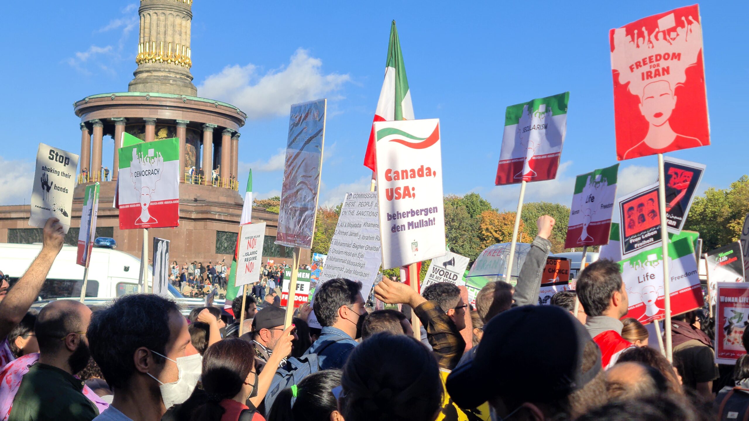 Iran: 12mila manifestanti uccisi. Trump “Aiuti in arrivo”