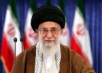 La salma di Ali Khamenei alla Grande moschea. Domani i funerali