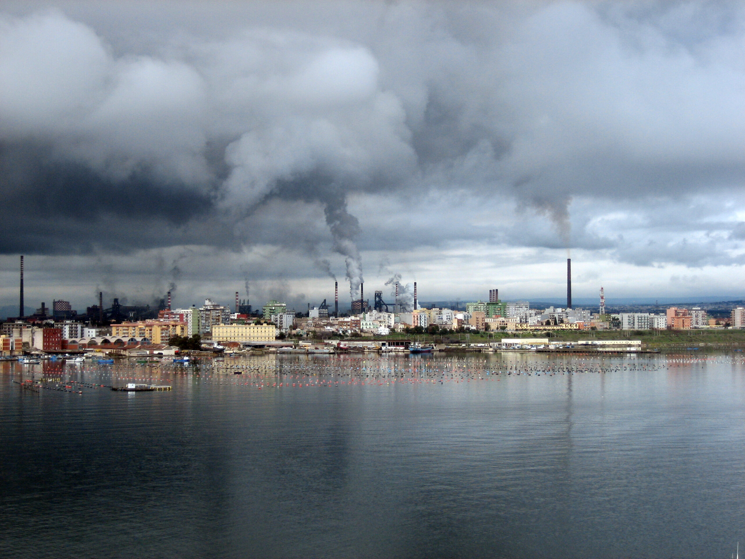 Ex Ilva di Taranto: blocchi e scioperi. I sindacati: “è tempo di prendere una decisione” Ex Ilva di Taranto: blocchi e scioperi. I sindacati: “è tempo di prendere una decisione”